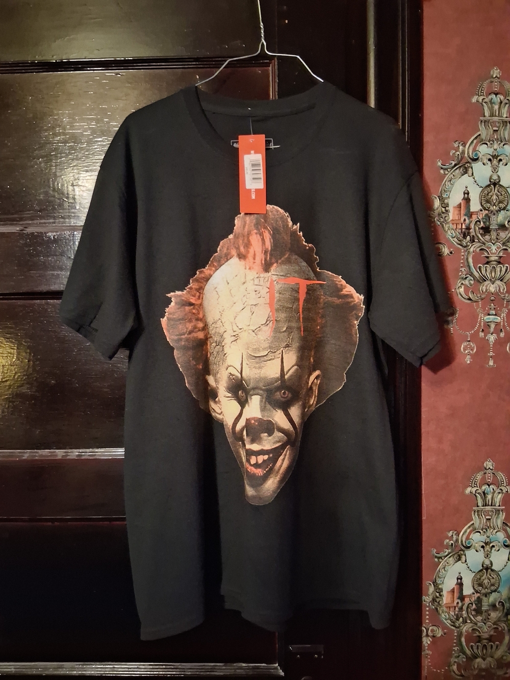 Black Graphic Horror Tee with Pennywise Face